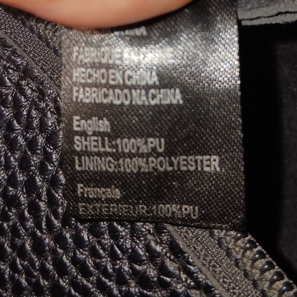 Vegan pebbled leather bucket bag and pouch NWOT - Picture 9 of 9